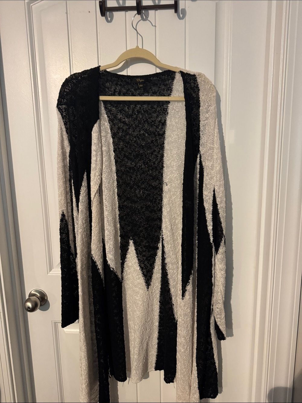 Cupio Black and White Geometric Open-Front Cardigan